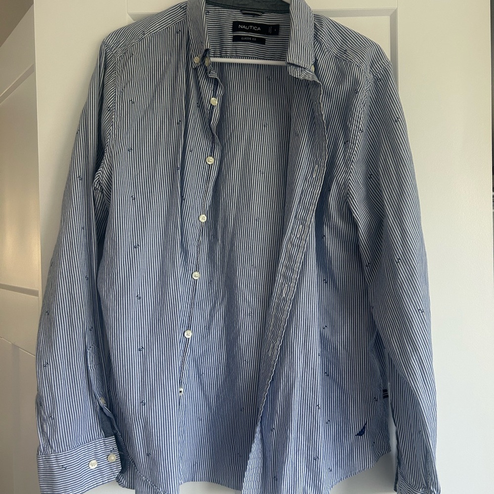Nautica Men's Blue and White Striped Button-Down Shirt